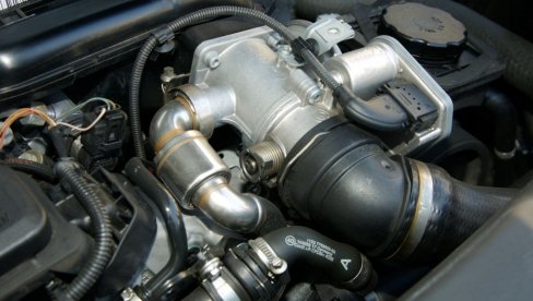 ČUVA I NA HILJADE EVRA: Evo kako da sprečite pregrevanje automobila