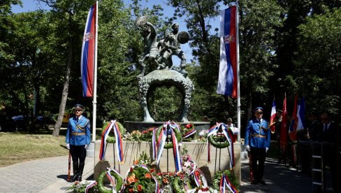ODANA POČAST HEROJIMA SA KOŠARA Venci za pale junake: Naše su granice upravo tamo gde su ih oni ispisali svojom krvlju (FOTO)