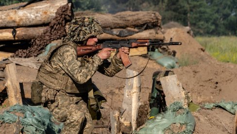 РЕГРУТ ЧИЈЕ ТЕЛО ЈЕДУ ЦРВИ ИСПОРЧЕН ПОРОДИЦИ, ПРОНАЂЕНО ЈОШ ТЕЛА: Украјина покренула истрагу против пука смрти, који убија своју децу