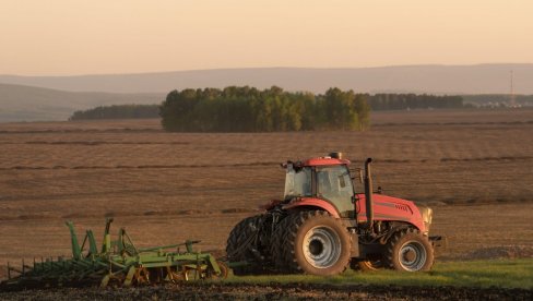 МАЛО СЛИЧНОСТИ, МАЛО РАЗЛИКЕ: Који и какав мотор одабрати за трактор?