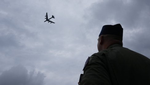 Od američkog bombardera ostali samo dugmići... Pao strateški bombarder B-52 u bazi Edvards (VIDEO/FOTO)