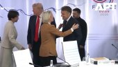 ТРАМП И ЗЕЛЕНСКИ ЛИЦЕМ У ЛИЦЕ, СВИ ЧЕКАЛИ ЊЕГОВУ РЕАКЦИЈУ, А ОНДА ЈЕ УСКОЧИО МАКРОН: Сцена са самита Г7 обишла свет (ФОТО/ВИДЕО)