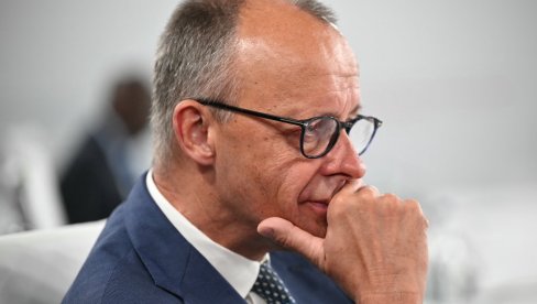MERCU SE DRMA STOLICA, PODRŠKA PALA NA 15 POSTO: Opozicija zahteva ostavku po ugledu na Starmera koji je pao na 19 odsto