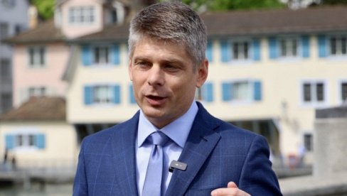 DIRLJIVE SCENE! Za ovu decu sa KiM more nije letovanje – već ostvarenje sna (FOTO)