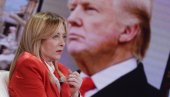 РАТ ТРАМПА И МЕЛОНИЈЕВЕ: После низа понижења и тешких речи, на мрежи осванули бизарни снимци (ВИДЕО)