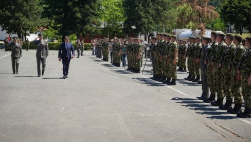 Ministar Gašić na polaganju zakletve vojnika generacije „jun 2026“ u Leskovcu