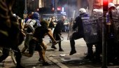 САМИ СА СОБОМ НЕ МОГУ: Блокадери се тукли због заставе ЕУ, док су улицама парадирали облици живота са шлемовима Вермахта