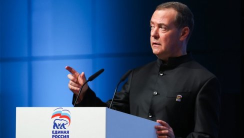 SVI STE VI NACISTI! Medvedev opleo po bivšim liderima Kijeva jer su vratili ordenje Poljskoj