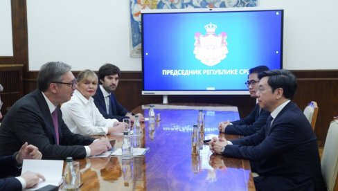 VUČIĆ SE SASTAO SA JEDNIM OD NAJVEĆIH STRUČNJAKA ZA AI: Predsednik razgovarao sa Kaj-Fu Lijem