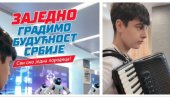 ВИДИМО СЕ 27. НА ПЛАТОУ ИСПРЕД СКУПШТИНЕ Вук (13) који свира Моравац, а роботи играју, позвао грађане на скуп (ВИДЕО)