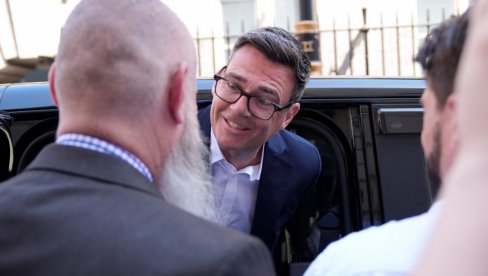 ОВОГ ЧОВЕКА ДАНИ ДЕЛЕ ОД ТОГА ДА ПОСТАНЕ НОВИ БРИТАНСКИ ПРЕМИЈЕР: Спектакуларно срушио Стармера, а други противник се повукао (ФОТО)