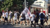 ВИЈОРИ СЕ СРБИЈА ПОБЕЂУЈЕ  НОВОСАДСКИМ УЛИЦАМА: Грађани кренули из Новог Сада пешке на скуп у Београду (ВИДЕО)