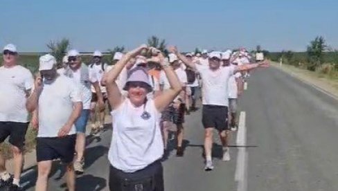 VELIČANSTVENE SCENE UOČIO SKUPA U BEOGRADU: Sremskoj Mitrovici se pridružili i Rumljani i zaputili se ka Staroj Pazovi (VIDEO)