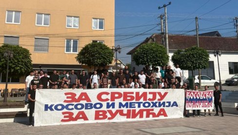 ВИОРЕ СЕ СРПСКЕ ТРОБОЈКЕ: Група Срба са КиМ кренула пут Краљева да подрже политику председника Вучића (ФОТО)