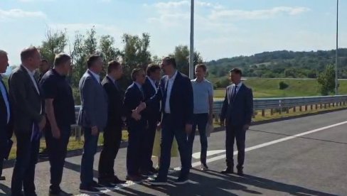 CELA DEONICA DIGITALIZOVANA Vučić na otvaranju deonica autoputa Adrani-Preljina