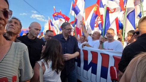 PROSLAVA VELIKOG USPEHA SRBIJE: Vučić u Oplanićima (FOTO/VIDEO)