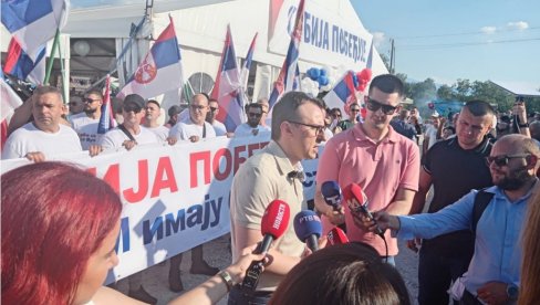 PETKOVIĆ ZA NOVOSTI: Dok je Vučićeve politike mira, stabilnosti i razvoja zemlje, politika blokadera mržnje i laži nema šanse