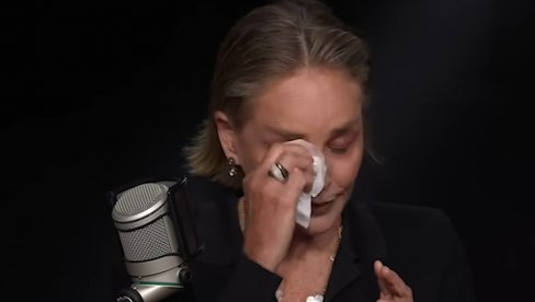 ŠERON STOUN KROZ SUZE PROGOVORILA O POSLEDNJIM TRENUCIMA SA MAJKOM: „Morala sam da je ignorišem da bi mogla da ode“