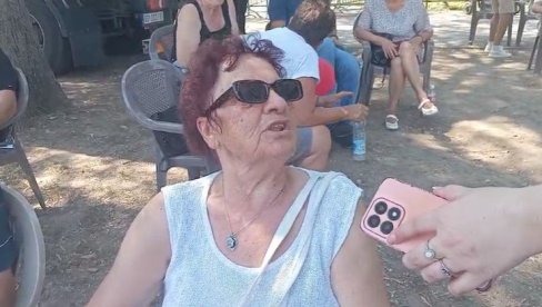 VUČIĆ ČUVA NAS PENZIONERE I ZATO SMO DANAS NA SKUPU: Radujem se najvećoj zastavi koju ću videti danas (VIDEO)