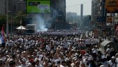 ВЕЛИЧАНСТВЕНИ КОРТЕО! Десетак хиљада младих стиже на скуп Србија једна породица, погледајте моћне призоре (ФОТО/ВИДЕО)