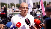 ВУЧЕВИЋ: Блокадери истовремено презире и диве се Вучићу
