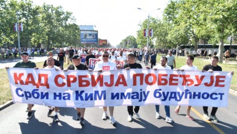 КАД СРБИЈА ПОБЕЂУЈЕ СРБИ НА КиМ ИМАЈУ БУДУЋНОСТ: Срби са Косова и Метохије скандирају Аци, Србине (ВИДЕО)