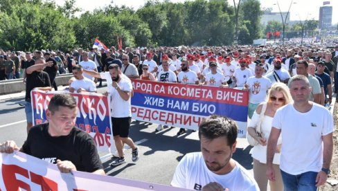 КАД СРБИЈА ПОБЕЂУЈЕ СРБИ НА КиМ ИМАЈУ БУДУЋНОСТ: Петковић и представници Српске листе дошли да подрже председника Вучића