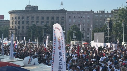 ОКО 207.000 ГРАЂАНА НА ПРИЈАВЉЕНОМ СКУПУ ИСПРЕД СКУПШТИНЕ: Оласио се МУП