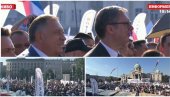 (УЖИВО) ВУЧИЋ СТИГАО НА СКУП СРБИЈА ЈЕДНА ПОРОДИЦА: Реке људи слиле се у Београд; Роботи играли коло (ФОТО/ВИДЕО)