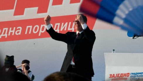 ПОНОСАН НА НАШ НАРОД, ЗАЈЕДНО МОЖЕМО СВЕ Председник поделио кадрове велелепног скупа Србија једна породица (ВИДЕО)