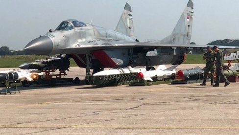 МОЋНА АРМИЈА БАТАЈНИЦИ: Вучић на приказу нових средстава Војске Србије (ФОТО/ВИДЕО)