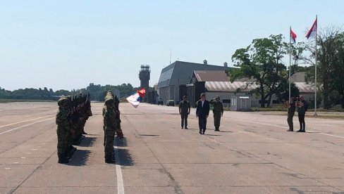 МОЋНА АРМИЈА БАТАЈНИЦИ: Вучић на приказу нових средстава Војске Србије (ФОТО/ВИДЕО)