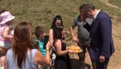 Vučić u poseti porodici Veljković