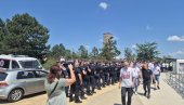 ШИПТАРСКИ СПЕЦИЈАЛЦИ ДОШЛИ НА ГАЗИМЕСТАН: Срби натерани да излазе један по један (ФОТО)