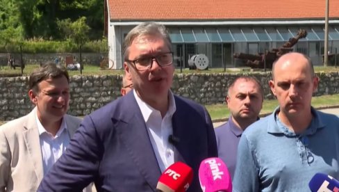 ОВО ЋЕ ДА СПАСАВА ЖИВОТЕ: Вучић код мобилне амбуланте