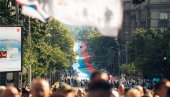 MOĆNE SLIKE NAJVEĆE SRPSKE ZASTAVE