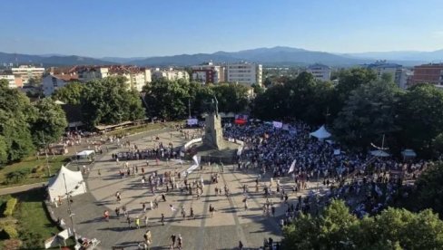 VUČIĆ O BLOKADERSKOM SKUPU U KRALJEVU: Ako treba Kokanović da nam bude budućnost i Božo Prelević, ili Jovo bakil ili Bodiroga