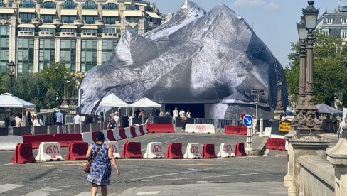 БРЕГ ПРЕКО СЕНЕ: Уметнички пројекат уметника Жи-Ера између две речне обале у Паризу