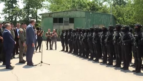 1.300 KANDIDATA ZA 170 SLUŽBENIKA ŽANDARMERIJE Vučić: Uvek su bili tu kada se zemlja branila