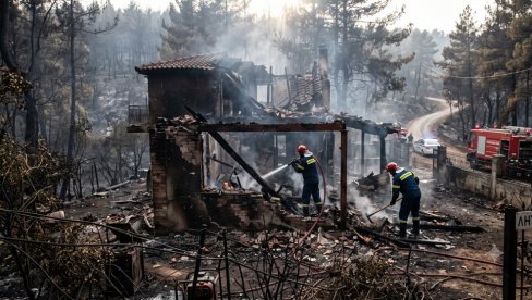 STRAVIČNA TRAGEDIJA U GRČKOJ: Šumski požar progutao kuću, otac i sin (12) izgoreli u plamenu - majka jedina preživela pakao