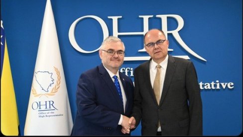 ШМИТ ПРЕДАО ФОТЕЉУ! Кришок ступио на дужност, огласио се први пут