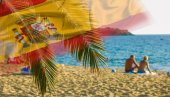 Bizarna smrt na plaži u Španiji: Muškarca pregazilo vozilo za čišćenje peska - vozač ga nije primetio