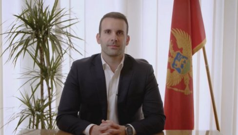 СПАЈИЋ ПРОТЕРУЈЕ СРБЕ, ПА ОНДА КУКА: Премијер Црне Горе срамно удара на нешу земљу, а очекује да то мирно посматрамо