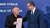 ZA MIR I SLOBODU URADIO SI VIŠE OD SVIH NAS: Vučić i Fernandes uručili odlikovanja porodici Milovana Jovanovića, poginulog u Libanu (VIDEO)