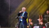 HILJADE PORUKA STIGLE NAKON RASPRODATOG DRUGOG KONCERTA: Milanče Radosavljević se oglasio i postavio samo jedno pitanje (FOTO)