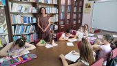 ДЕЦО, ЛЕТУЈТЕ У БИБЛИОТЕЦИ: За ученике су почеле занимљиве креативне радионице