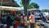 MIRIS KOTLIĆA, PESMA I OSMESI: Na obali Save održana tradicioanlna manifestacija Savske vatre (FOTO)