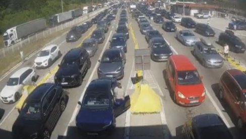 ГУЖВЕ НА ГРАДИНИ ВЕЋЕ НЕГО НА ПРЕШЕВУ: Колонама нема краја