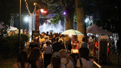 НОВА ЛОКАЦИЈА, НОВА ВИБРАЦИЈА: Јубиларни 20. „Винофест“ први пут одржан у Градском парку у Вршцу, оборивши све рекорде