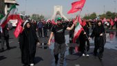 ШТА ЗНАЧЕ ЦРВЕНЕ ЗАСТАВЕ НА САХРАНИ ХАМНЕИЈА? Носе језиву поруку